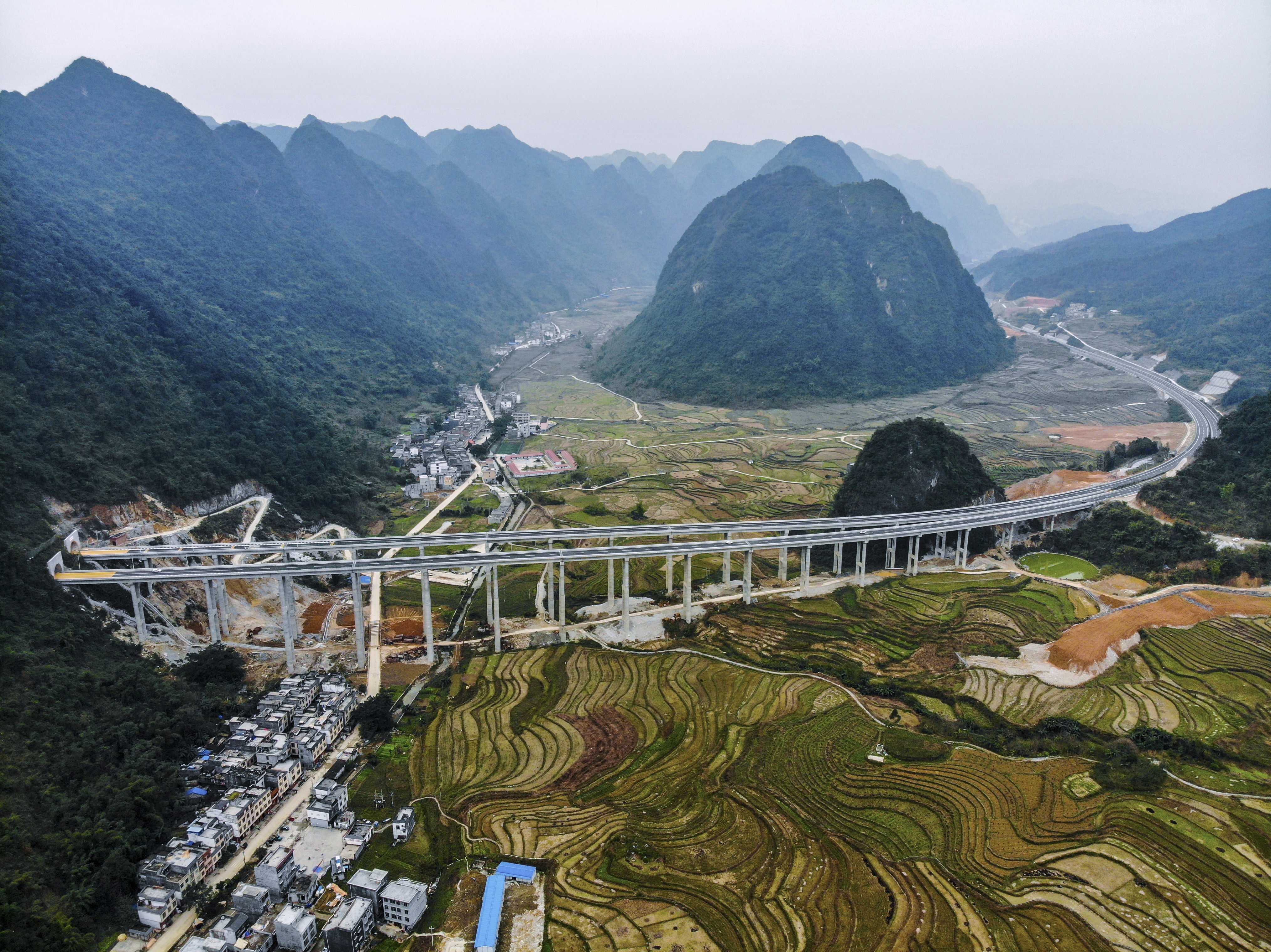 一“道”通兩鎮(zhèn)  深山侗漢情