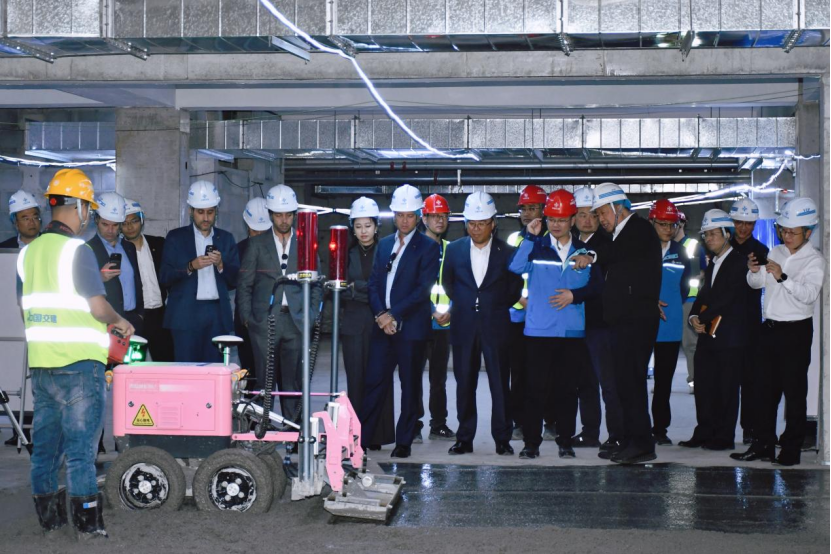 莫塔公司董事長(zhǎng)桑托斯率團(tuán)到公司智能建造施工現(xiàn)場(chǎng)觀摩考察                                                                                                                                                                              