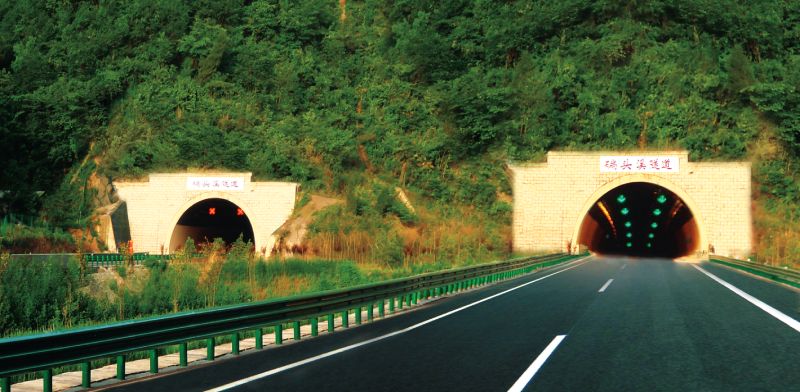 陜西商漫高速碥頭溪隧道-1
