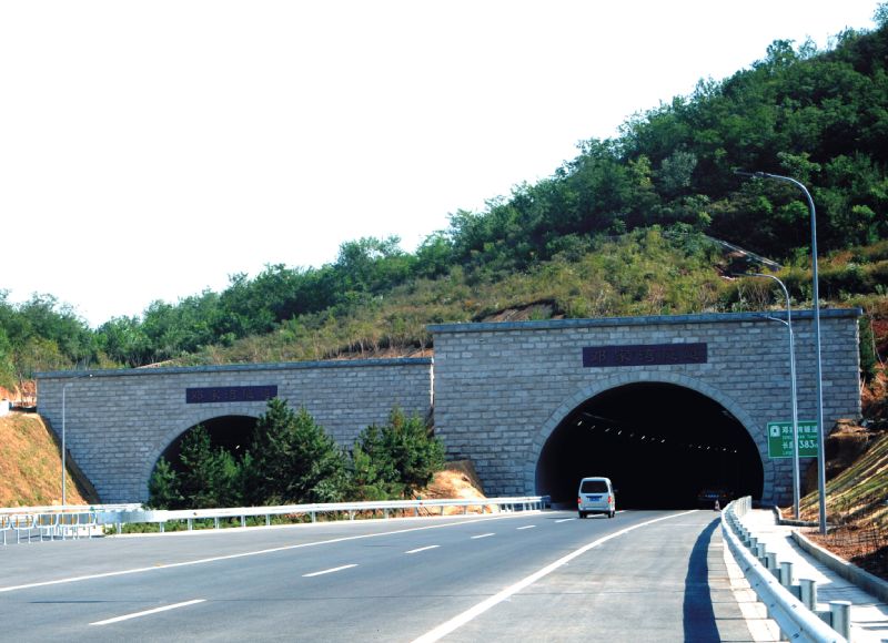 京承高速鄧家灣隧道